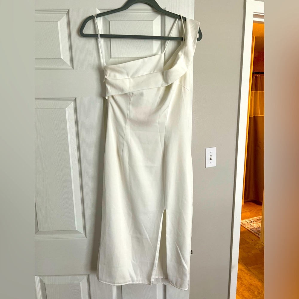 White Superdown asymmetrical dress